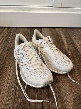 New Balance Women's White Running Shoes size 6.5